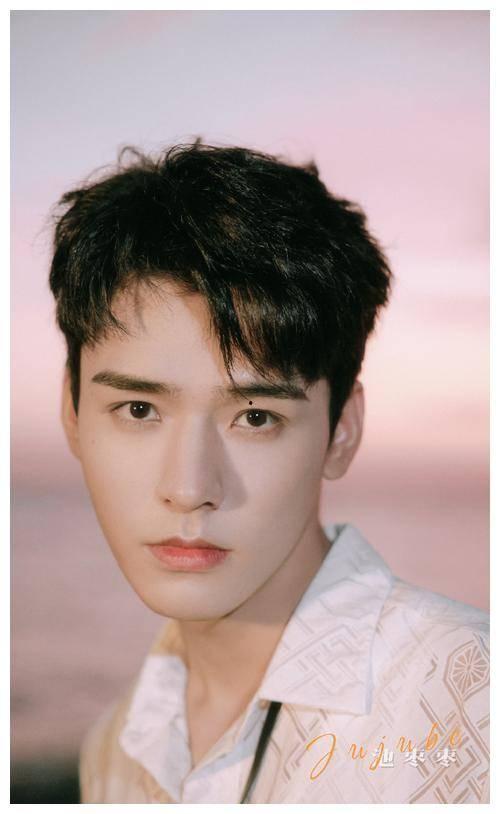 龚俊热巴最新爆料图片大全,甜蜜互动引粉丝狂欢，海量美图来袭！”